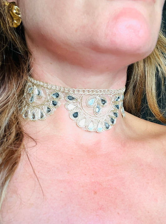 Choker Luz de almendra