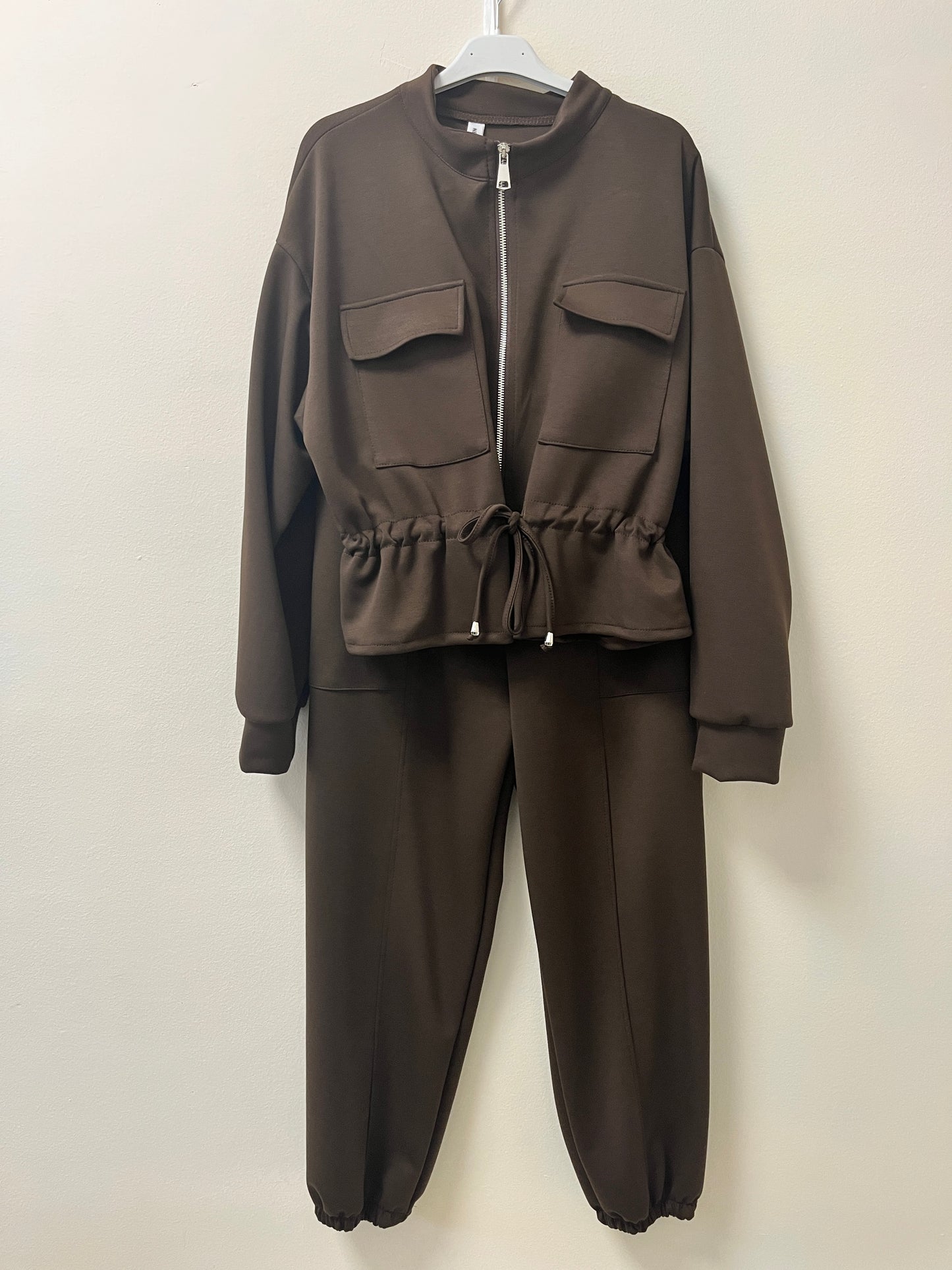 Conjunto chandal marrón