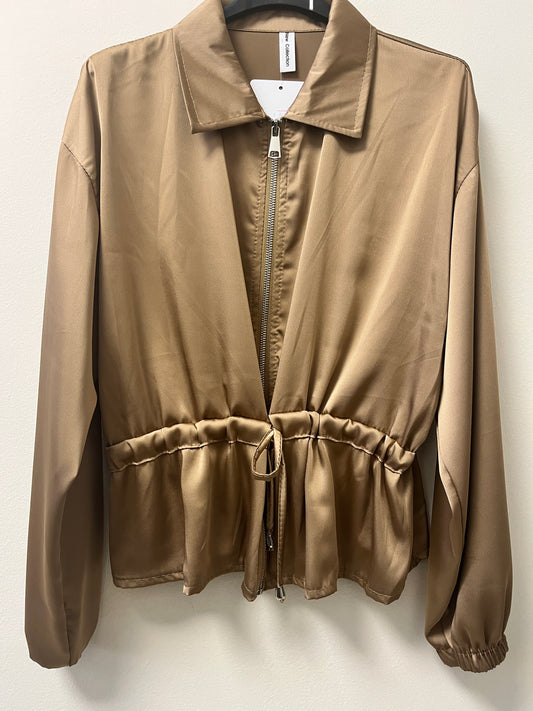 Camisa satinada cintura ajustable