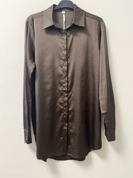 Camisa satinada marrón chocolate