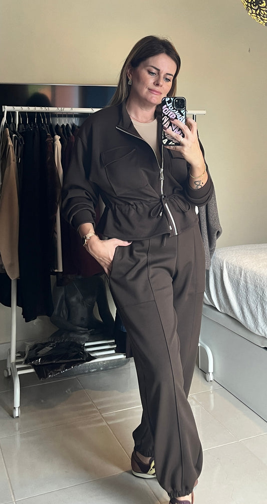 Conjunto chandal marrón